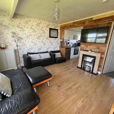 Signature, Scratby - Two Bed Chalet, Sleeps 7, Free Wi-Fi, Bed Linen And Towels Included, Pets Welcome And Onsite Entertainment Available 외부 사진