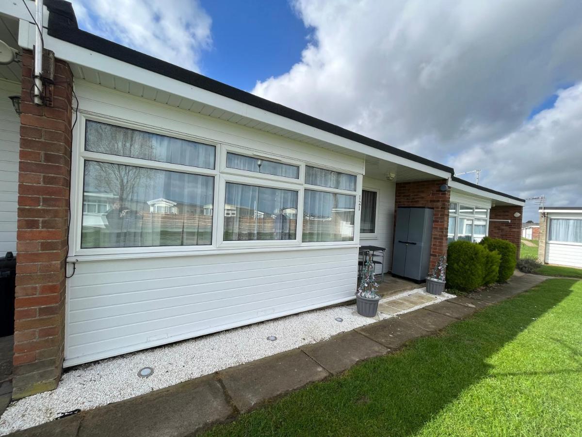 Signature, Scratby - Two Bed Chalet, Sleeps 7, Free Wi-Fi, Bed Linen And Towels Included, Pets Welcome And Onsite Entertainment Available 외부 사진