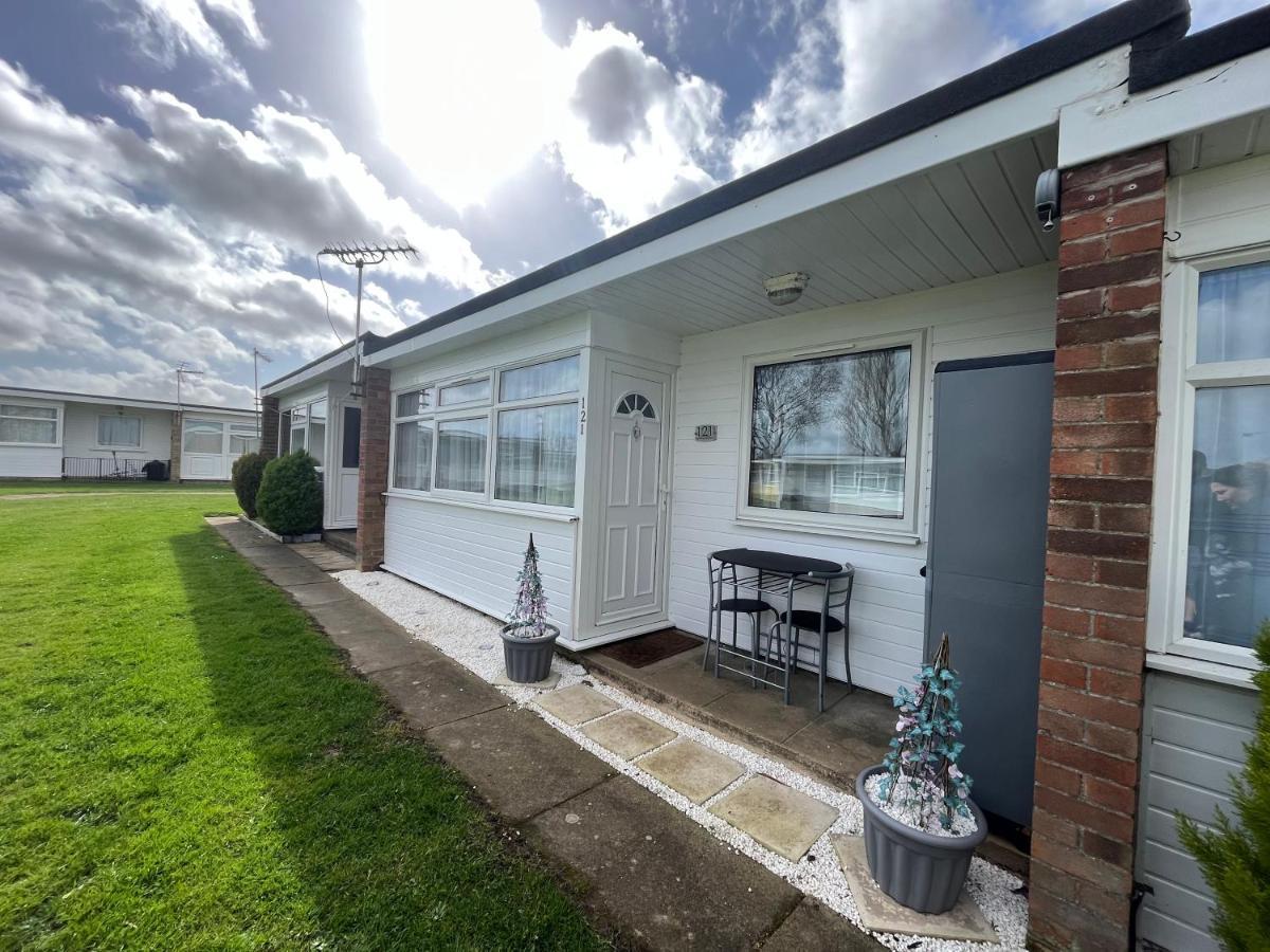 Signature, Scratby - Two Bed Chalet, Sleeps 7, Free Wi-Fi, Bed Linen And Towels Included, Pets Welcome And Onsite Entertainment Available 외부 사진