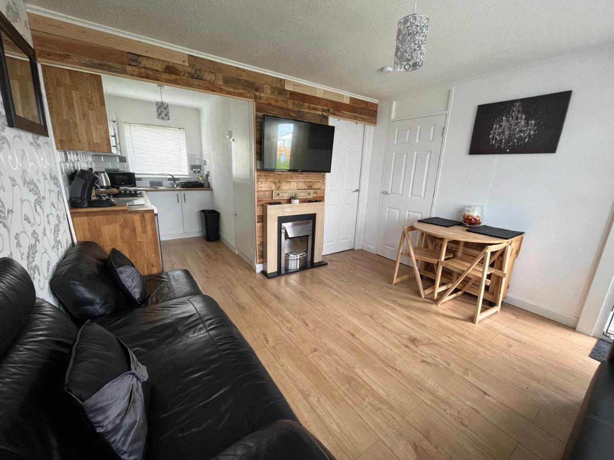 Signature, Scratby - Two Bed Chalet, Sleeps 7, Free Wi-Fi, Bed Linen And Towels Included, Pets Welcome And Onsite Entertainment Available 외부 사진