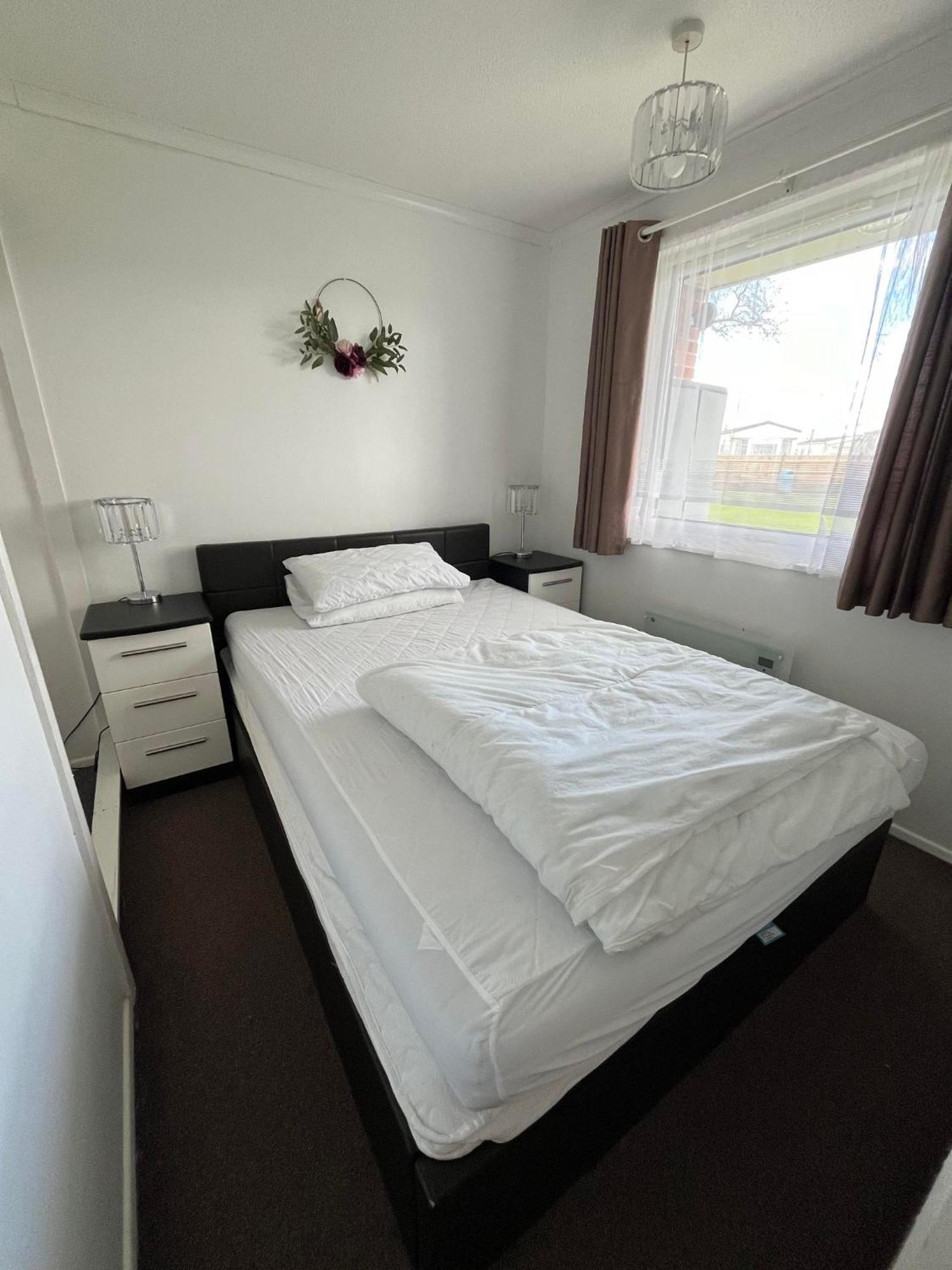 Signature, Scratby - Two Bed Chalet, Sleeps 7, Free Wi-Fi, Bed Linen And Towels Included, Pets Welcome And Onsite Entertainment Available 외부 사진