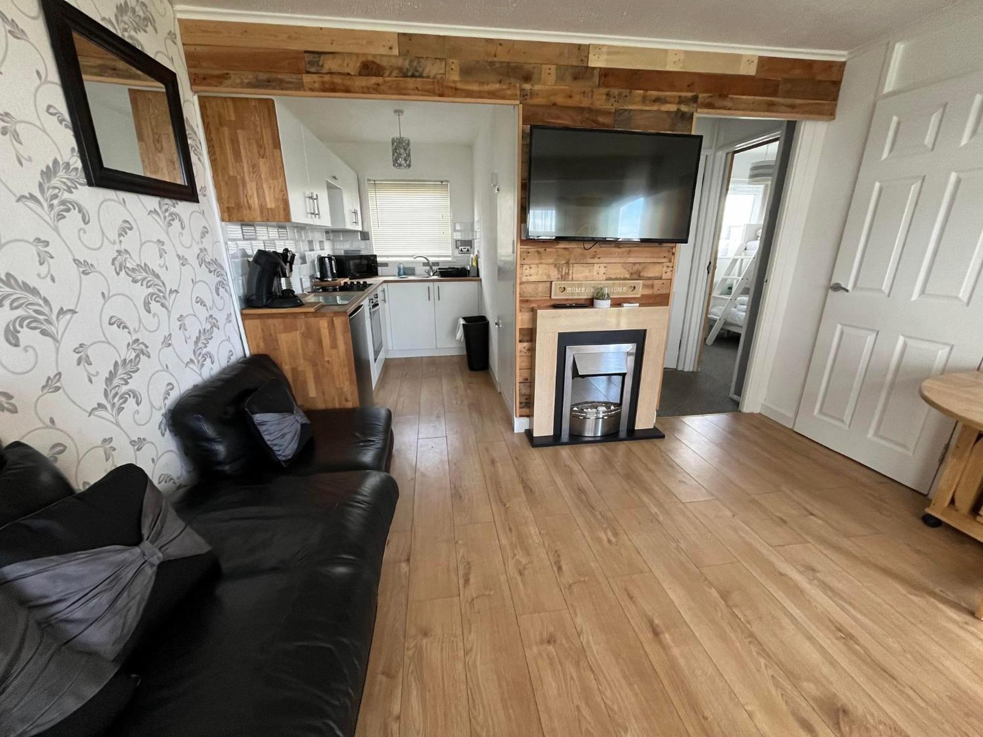Signature, Scratby - Two Bed Chalet, Sleeps 7, Free Wi-Fi, Bed Linen And Towels Included, Pets Welcome And Onsite Entertainment Available 외부 사진