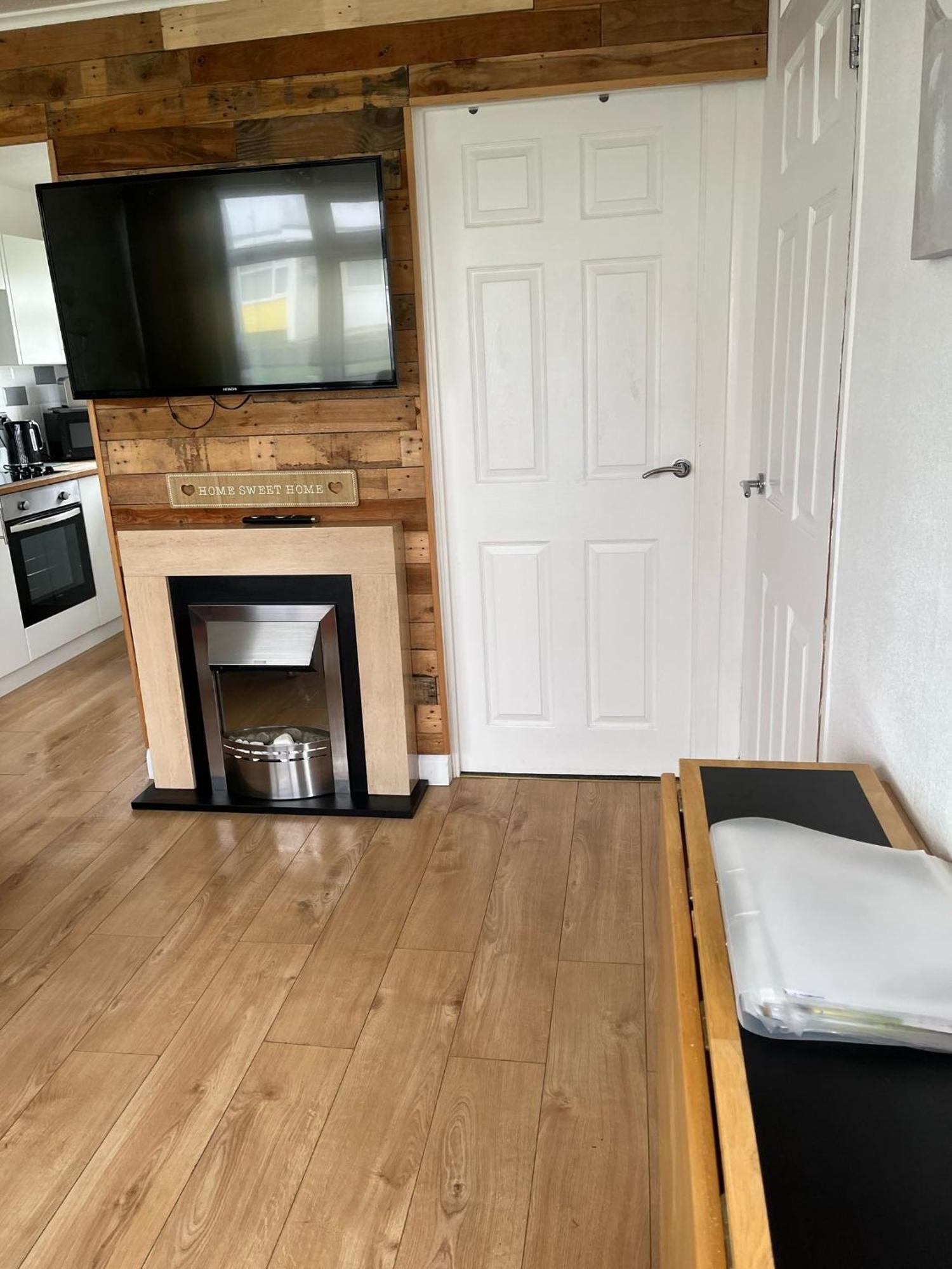 Signature, Scratby - Two Bed Chalet, Sleeps 7, Free Wi-Fi, Bed Linen And Towels Included, Pets Welcome And Onsite Entertainment Available 외부 사진