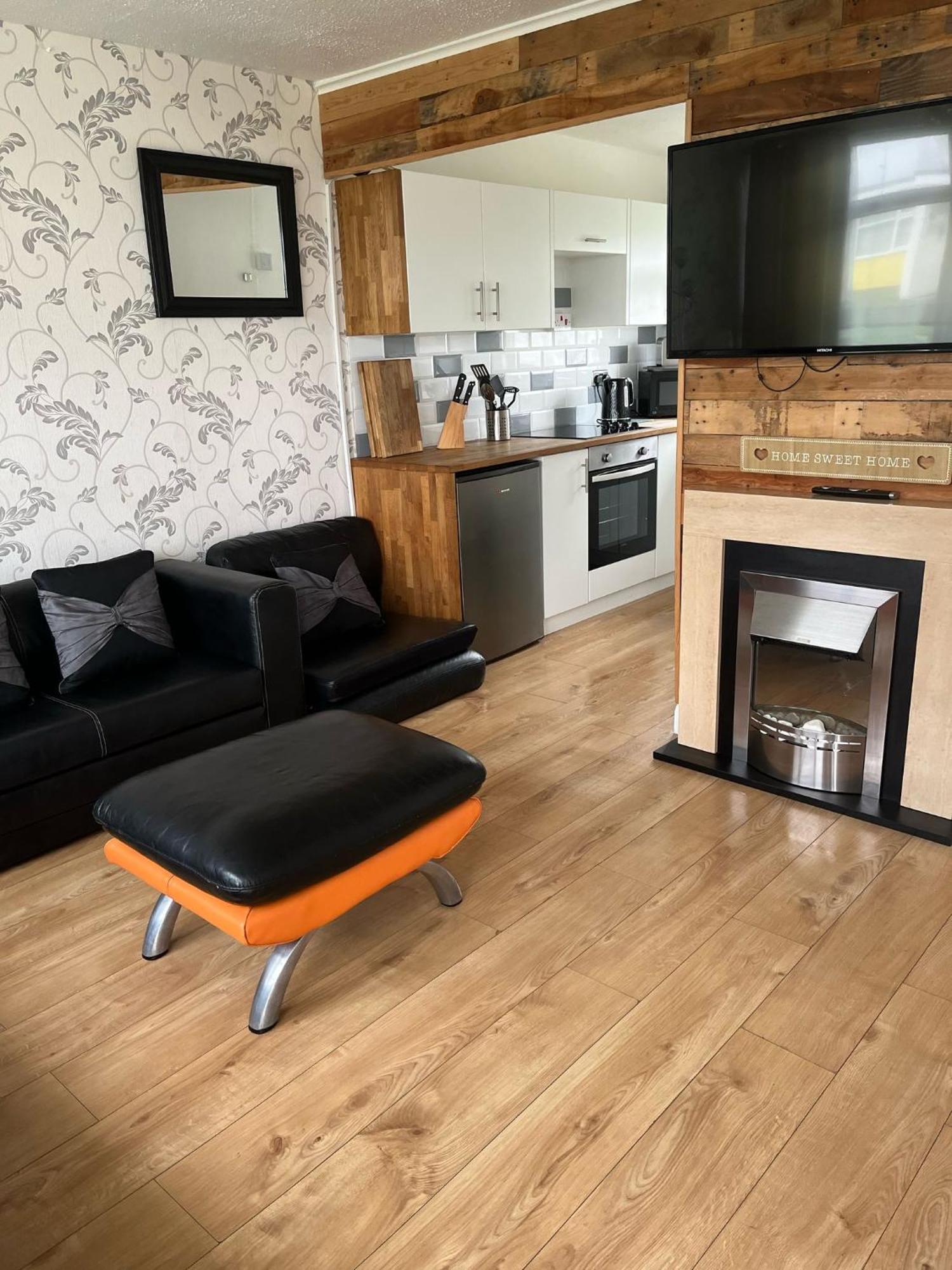 Signature, Scratby - Two Bed Chalet, Sleeps 7, Free Wi-Fi, Bed Linen And Towels Included, Pets Welcome And Onsite Entertainment Available 외부 사진