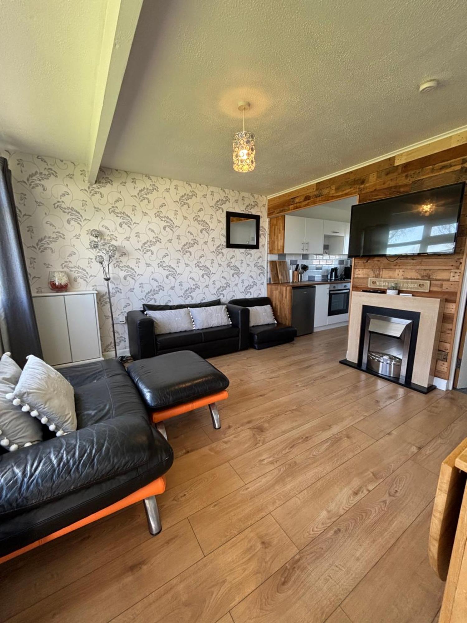 Signature, Scratby - Two Bed Chalet, Sleeps 7, Free Wi-Fi, Bed Linen And Towels Included, Pets Welcome And Onsite Entertainment Available 외부 사진